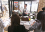 移転準備中も料理教室を系列店で実施し、常連との接点を維持。オフ会も企画して、交流を拡大! 移転準備中も料理教室を系列店で実施し、常連との接点を維持。オフ会も企画して、交流を拡大!